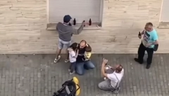 SNIMAK KOJI JE ZGROZIO CELU SRBIJU Uhapšen pijani muškarac koji maltretira decu!