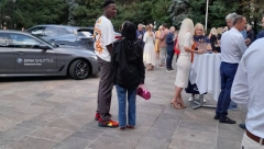 BILA JE PINKOVA ZVEZDICA, A SADA JE OZBILJNA ZVEZDA Tara se pojavila na jednom događaju sa novim dečkom, a evo kako oni izgledaju (FOTO)