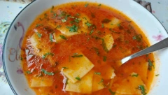 NA JEDNOSTAVAN NAČIN Spremite paradajz čorbu (VIDEO)