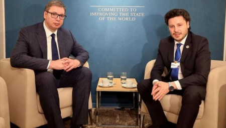 Predsednik Vučić će ugostiti Abazovića na ručku