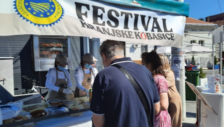 FESTIVAL KRANJSKE KOBASICE NA PIJACI „ĐERAM“