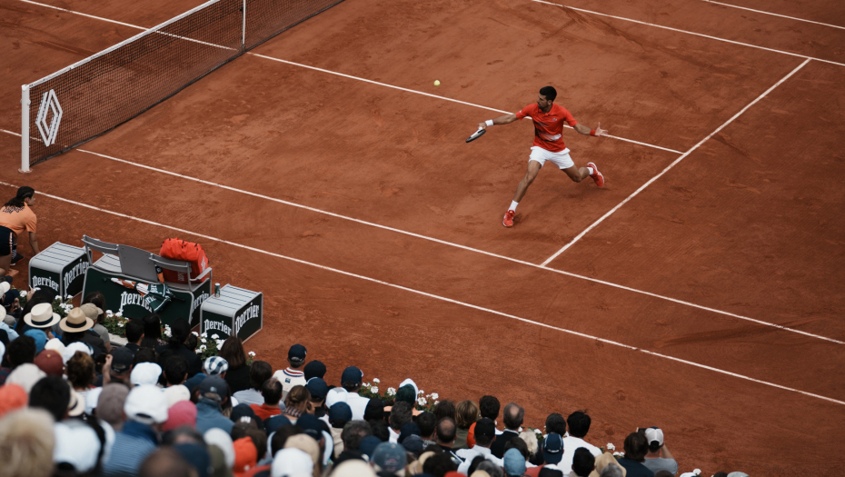 UMESTO ŠLJAKE - PARKET Istorija na Rolan Garosu, umesto Đokovića i Nadala na Centralnom terenu igraju košarkaši