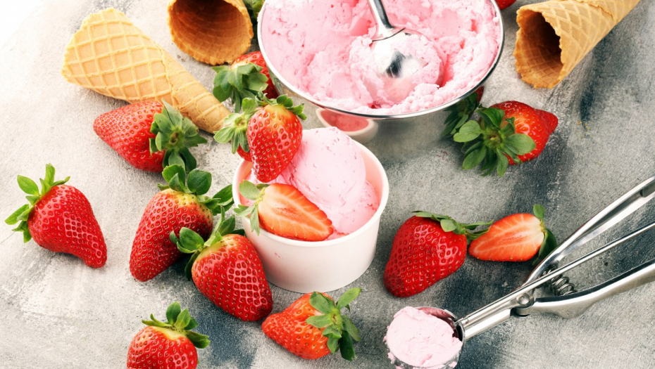NAPRAVITE DOMAĆI SLADOLED OD JAGODA Deca su luda za njim, a za pripremu je potrebno malo vremena