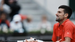 LJUDI, POZNAJEM NJENOG MUŽA Novak morao da se pravda Jeleni, ceo stadion se smejao