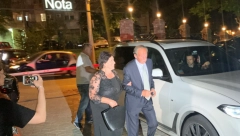 STIGLI SU I ONI Cecini roditelji se pojavili na 24. rođendan svoje unuke, slavlje nije moglo da prođe bez njih (FOTO)