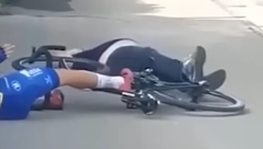 NEVEROVATAN PAD U BICIKLIZMU Holanđanka izgubila kontrolu (VIDEO)