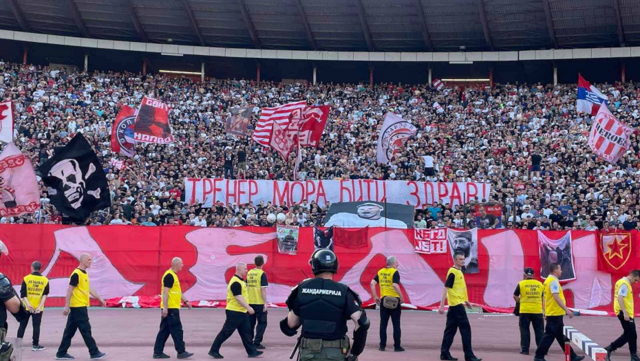 TRENER MORA BITI ZDRAV Navijači Zvezde prozivaju Stanojevića