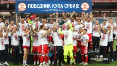 TEŠKO IM PAO PORAZ Fudbaleri Partizana nisu sačekali da se Zvezdi uruči pehar (VIDEO)