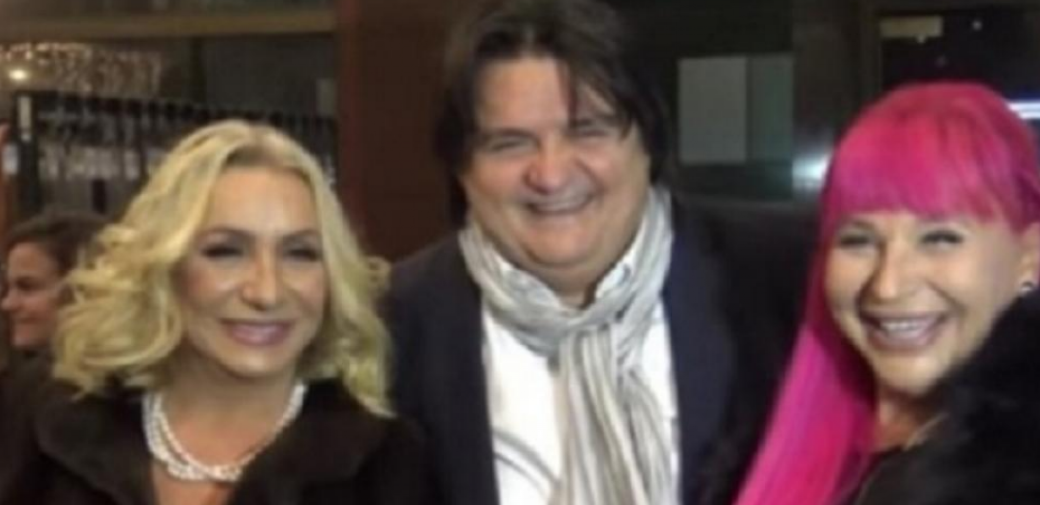 PROCURELA SKANDALOZNA FOTKA Kemiš navalio na Vesnu Zmijanac, počeli da se strasno ljube (FOTO)
