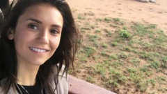 GRUDI U PRVOM PLANU Poznata glumica pokazala dekolte na Kanskom festivalu (FOTO)