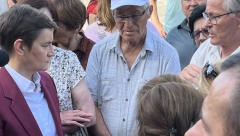 BRNABIĆ SA ŽITELJIMA BEŽANIJSKE KOSE Ni meni nema smisla da ovde dolaze takvi soliteri, ali takođe svi zajedno treba da nađemo način da se grad razvija(FOTO/VIDEO)