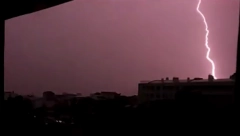 NESTVARAN PRIZOR: Ovako je noćas gorelo nebo nad Beogradom (VIDEO)