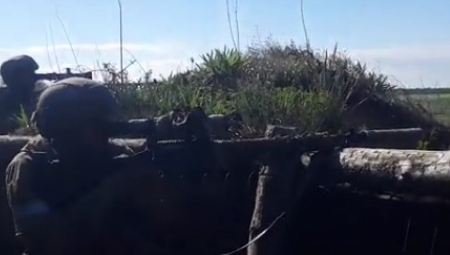 SNIMAK SA PRVE LINIJE FRONTA Pogledajte rovovsku bitku jedinice Vazdušno-desantnih snaga Rusije sa ukrajinskim trupama (VIDEO)