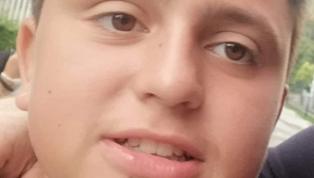 OSNOVAC IZ ČAČKA NAŠAO NOVČANIK PUN PARA Potrčao za vlasnikom da ga vrati, evo šta je dobio kao nagradu