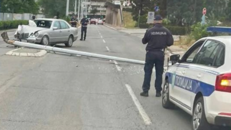 SAOBRAĆAJKA NA NOVOM BEOGRADU Od siline udarca srušio banderu (FOTO)