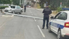 SAOBRAĆAJKA NA NOVOM BEOGRADU Od siline udarca srušio banderu (FOTO)