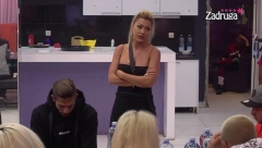 DRSKA SI, AROGANTNA, HODAŠ KAO DA SI OSVOJILA SVET Sandra Rešić sasula Dalili sve u lice, pevačica ne krije netrpeljivost