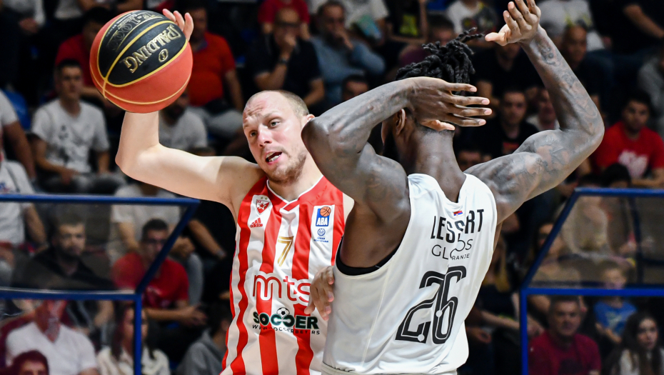 LESOR POTPUNO POLUDEO Partizanov centar hteo da se bije sa navijačima Zvezde (VIDEO)