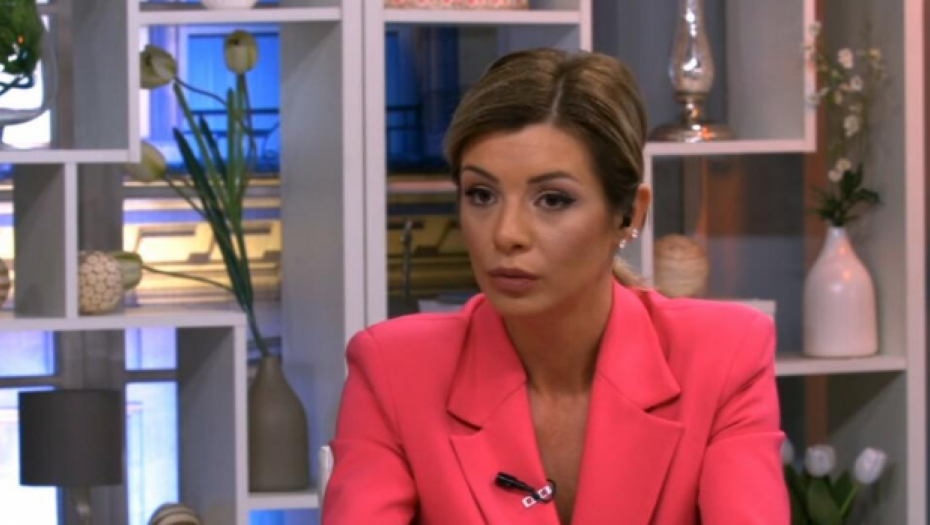 VODITELJKA SPAVALA PO KOLIMA I HTELA DA SKOČI SA MOSTA Anđela Lakićević bila sa dva bivša zadrugara: "Majka je htela da me izbaci iz kuće"