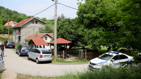 DOK JE POSLUŽIVALA GOSTE, METAK PROŠAO JOJ KROZ GLAVU Tragedija kod Jagodine
