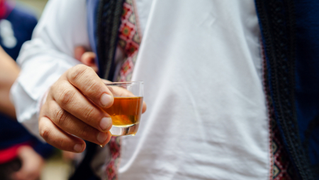 ŠLJIVOVICA, SRPSKI PONOS Naša rakija čuvena u svetu, uskoro dobija priznanje Ujedinjenih nacija