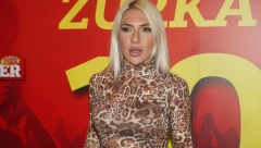 DRŽAVNA TEMA Jovana Jeremić pobegla u drugu zemlju, a njene provokativne fotografije sa plaže raspaljuju maštu jačeg pola