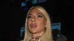 DOŠLA NA PROSLAVU U KOSTIMU TIGRICE Jovana Jeremić ponovo šokira stajlingom, sve oči uprte u voditeljku, a evo ko joj je pravio društvo