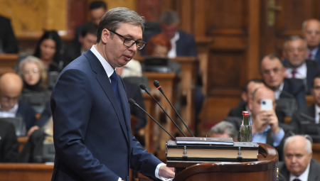 NAJVEĆA PODRŠKA NAŠEM PREDSEDNIKU Vučićevi roditelji i deca prisustvuju polaganju zakletve