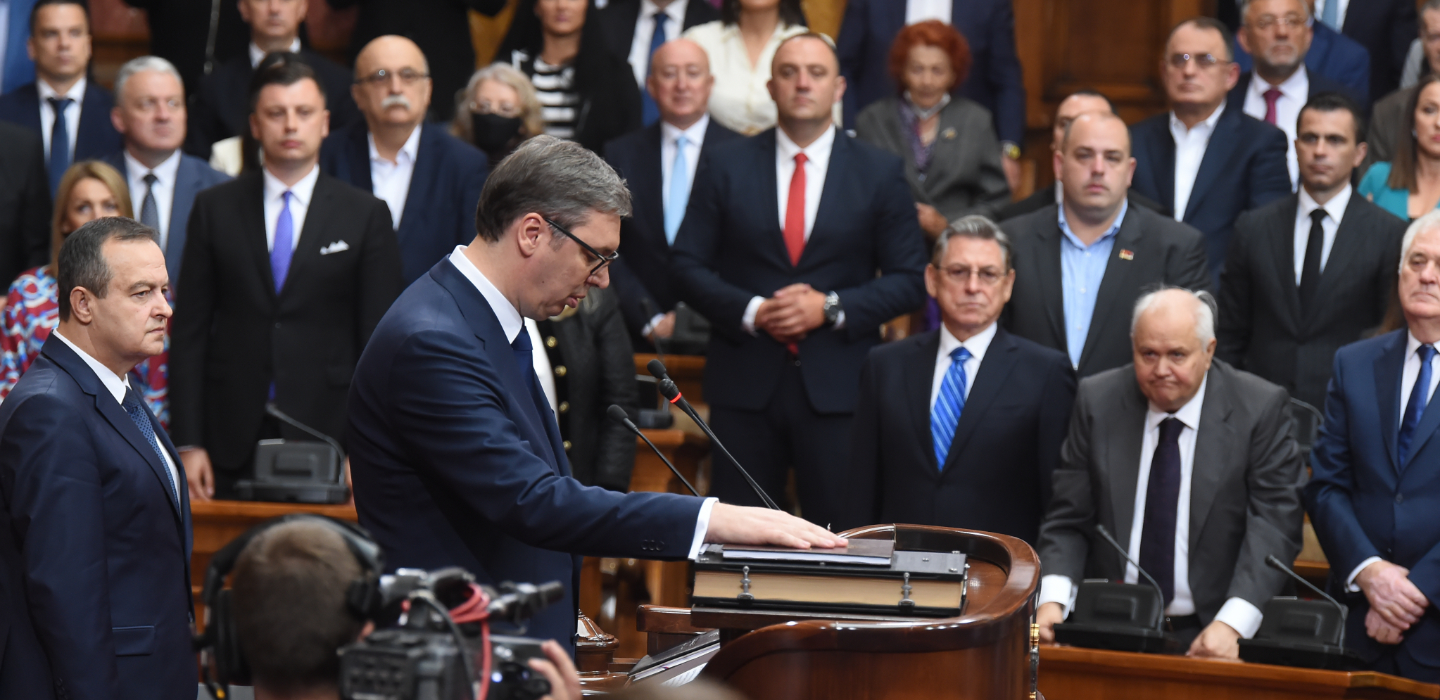 VUČIĆ SE OGLASIO NAKON POLAGANJA ZAKLETVE Ponosan sam na sve što smo zajednički uradili, a velika dela tek su pred nama! (FOTO)
