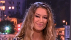 OVA BOMBETINA JE MAJKA TEE TAIROVIĆ Bila je voditeljka i profesorka, pojavila se u spotu našeg pevača (FOTO)