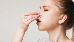 SVE POČINJE KRVARENJEM IZ NOSA, A MOŽE DA SE ZAVRŠI SMRĆU Ceo svet je je zabrinut zbog nove epidemije, ovaj virus uteruje strah u kostiI!