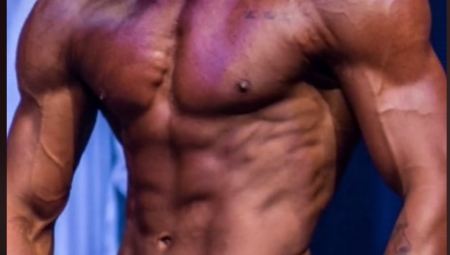 VIC DANA Koliko bodibildera treba da se zameni sijalica?