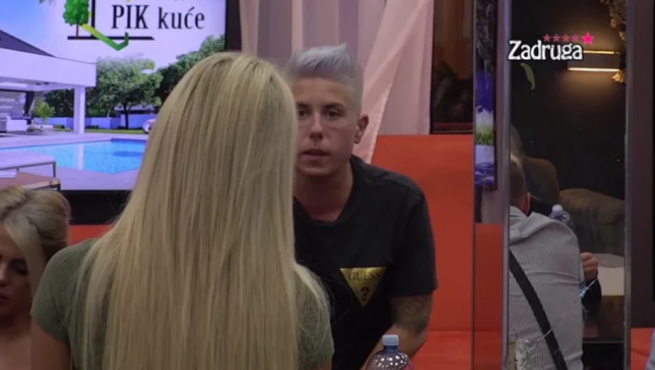 ILI SI ZALJUBLJENA ILI SI FOLIRANT Matora na ivici nervnog sloma zbog MC Aleks i Anđela, nastao opšti haos u Beloj kući
