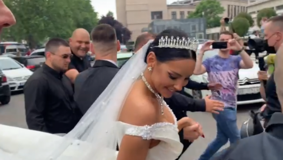SLAVLJE MOŽE DA POČNE! Otkriveno na kojoj lokaciji će par okupiti krem estrade, a dijamantska ogrlica na Kaći sve je ostavila bez daha (VIDEO)