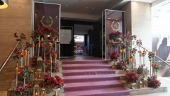 SVEČANA SALA ODUZIMA DAH Zavirite na glamurozno slavlje Kaće i Gobelje, zvanice polako pristižu, a prva je došla majka ove folk zvezde (FOTO)