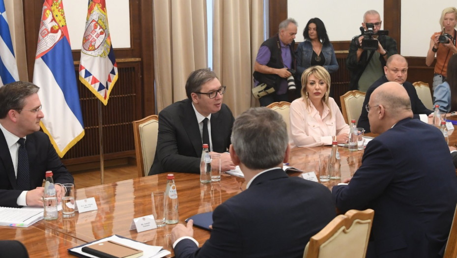 ZNAČAJAN RAZGOVOR Sastali se Vučić i Dendias (FOTO)