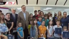 PREDSEDNIK VUČIĆ U POSETI UKRAJINSKIM IZBEGLICAMA U VRANJU Razumemo vas jer smo i mi prošli kroz muku i patnje mnogo puta u našoj istoriji(FOTO/VIDEO)