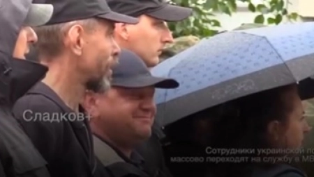 POLICAJCI MARIUPOLJA SLUŽIĆE NARODNOJ MILICIJI DNR Mnogi otvoreno govore da im je to želja