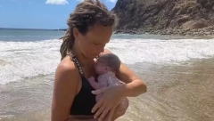 PORODILA SE SAMA NA PLAŽI BEZ DOKTORA  Evo šta se posle dogodilo sa bebom i njom!