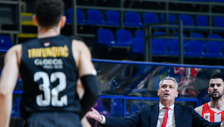 SRAMAN POTEZ KOŠARKAŠA PARTIZANA Sin Zvezdine legende postigao koš, pa se unosio u lice Dejanu Radonjiću (VIDEO)