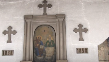 NEZAPAMĆENI VANDALIZAM U VRANJU Oskrnavljeni ikonostas i 20 ikona u Hramu Svete Trojice