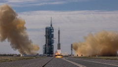 KINEZI USPEŠNO LANSIRALI SVEMIRSKI BROD Tročlana posada koja je deo misije Šendžou-14 se vraća krajem godine