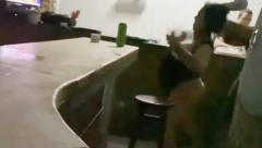 HAOS NA BAZENU - MASOVNA TUČA NA LEDINAMA Pomahnitala devojka skinula kupaći, pa gađala ljude čašama, a ovo je povod