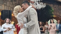 PRVI PLES NEMANJE BRANKOVIĆA I ANĐELE MANITAŠEVIĆ Zapevala im i Ana Bekuta, pevačica dovela atmosferu do usijanja (VIDEO)