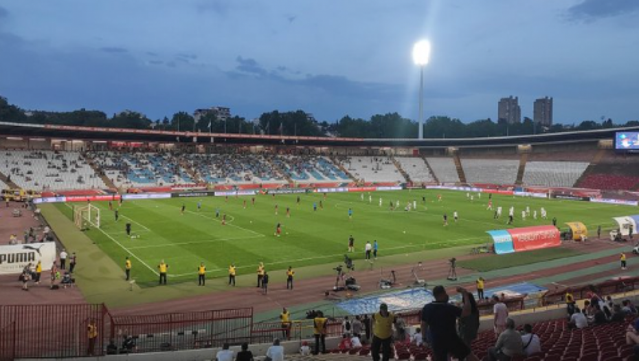 SLABA POSETA Ni lepo vreme nije bilo dovoljno da se napuni "Marakana" u meču Srbije i Slovenije (FOTO)