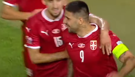 TAKO SE VOLI SVOJA ZEMLJA Mitrović došao da bodri Orlove u Švedskoj iako ne igra (VIDEO)