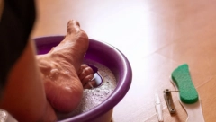 STARA JAPANSKA TEHNIKA Potpite noge u lavor i za 30 minuta očistite ceo organizam od teških otrova