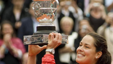 ANA IVANOVIĆ SE PRISETILA TRENUTKA NA KOJI JE SRBIJA PONOSNA Pre 14 godina u srcu Francuske slušala se "Bože pravde" (FOTO)