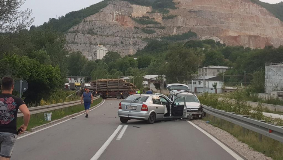 STRAVIČNA NESREĆA U BARAJEVU Sudarila se dva automobila, povređeno dvogodišnje dete!