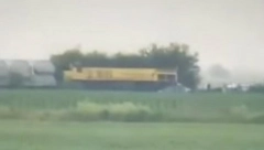 PRVI SNIMAK SA MESTA NESREĆE U MAGLIĆU: Voz udario auto, žena (59) poginula na licu mesta (VIDEO)